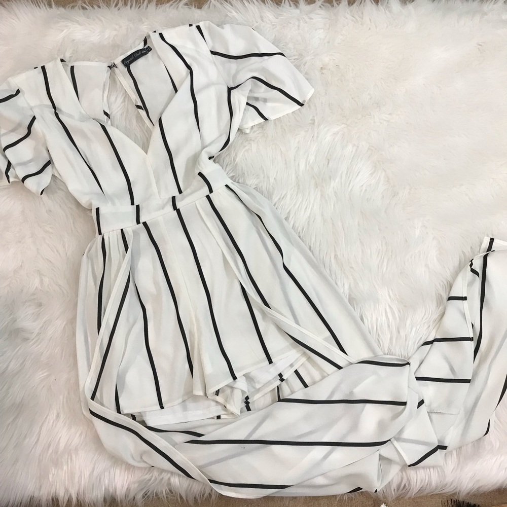 Black and White Jumper with Maxi Tail.